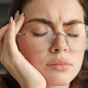 Sensibilidad a la luz (fotofobia): descubre las lentes que te darán el confort que necesitas