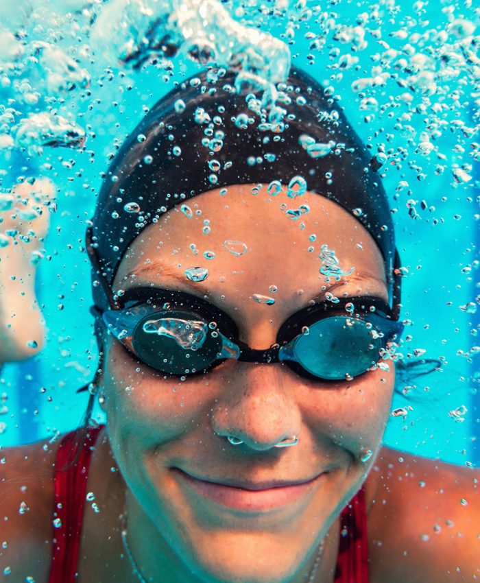 ¿Lentes de Contacto y Agua? Disfruta de la Natación y Deportes Acuáticos en El Puerto con Seguridad